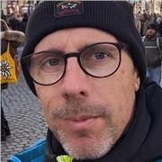 Laureato in economia da lezioni di italiano, storia, inglese, matematica a studenti delle medie inferiori e superiori (no licei)